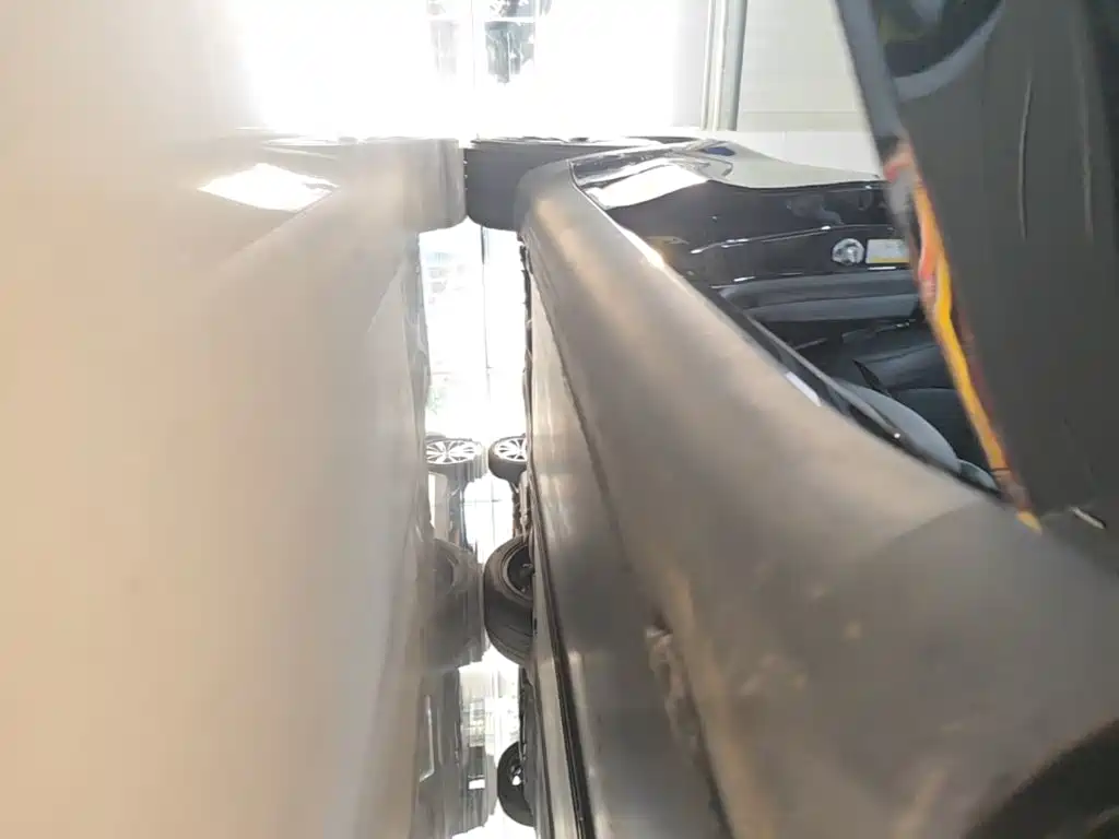 Tesla Model Y — миниатюра 21