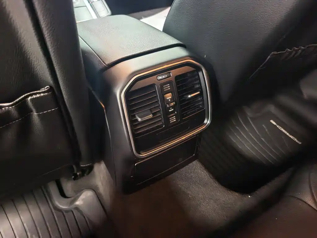 Porsche Macan — миниатюра 11