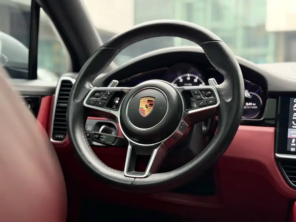 Porsche Cayenne — миниатюра 14