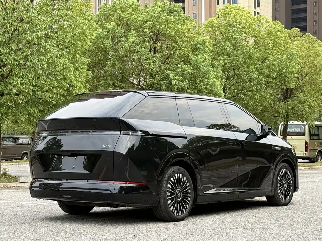 XPeng X9 — миниатюра 13