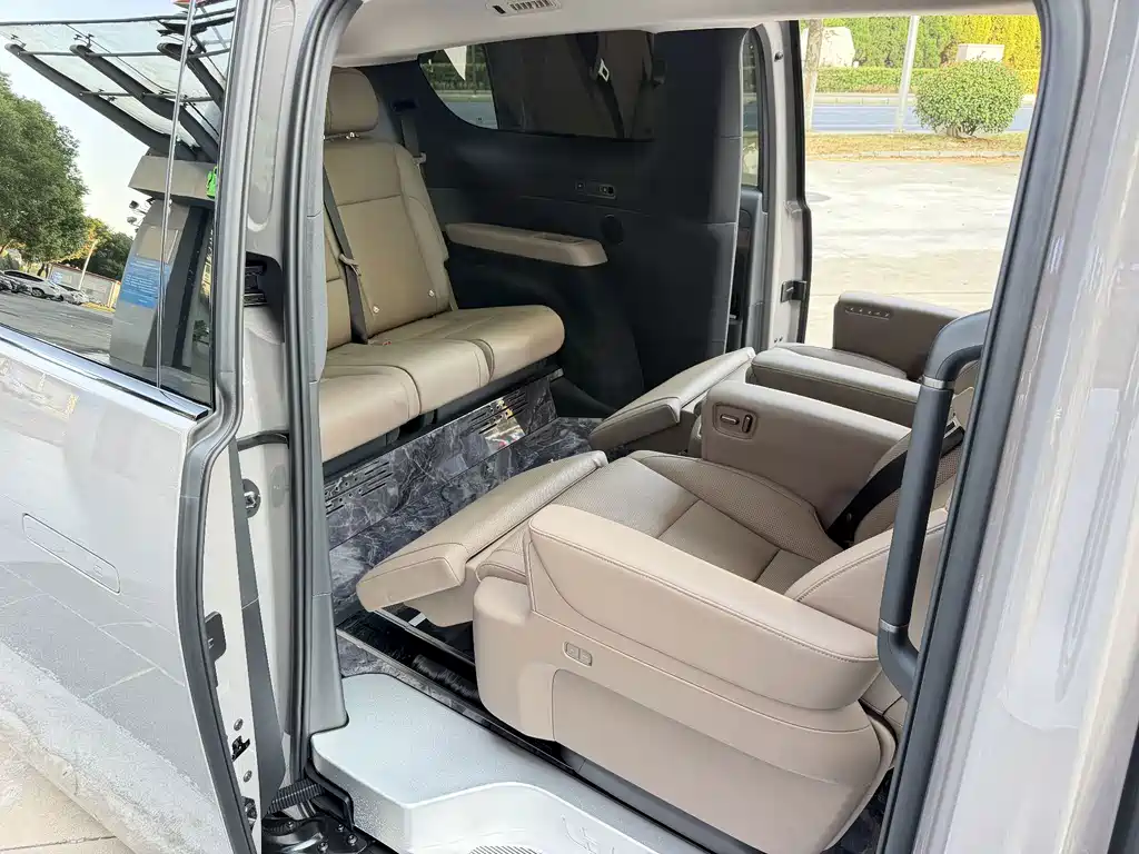 Li Auto Li MEGA — миниатюра 19