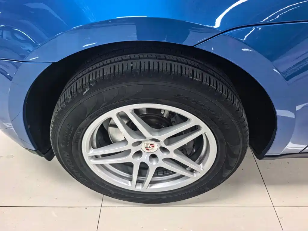 Porsche Macan — миниатюра 3