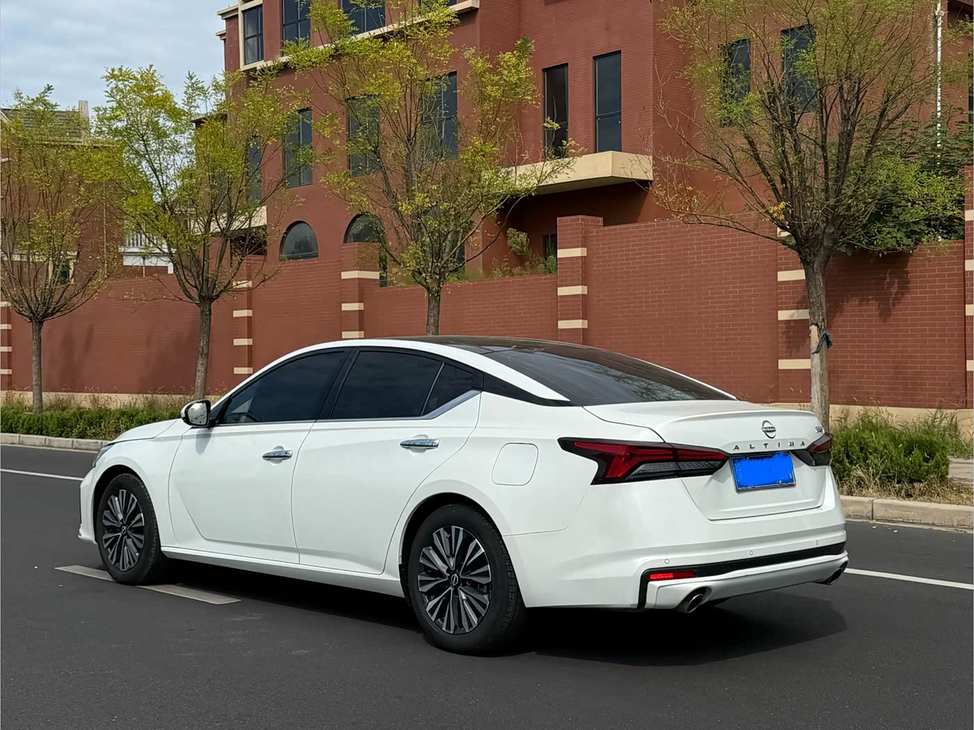 Nissan Teana 2.0 л 2024 г. Белый, пробег 10000 км