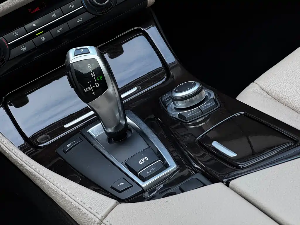 BMW 5 Series — миниатюра 13