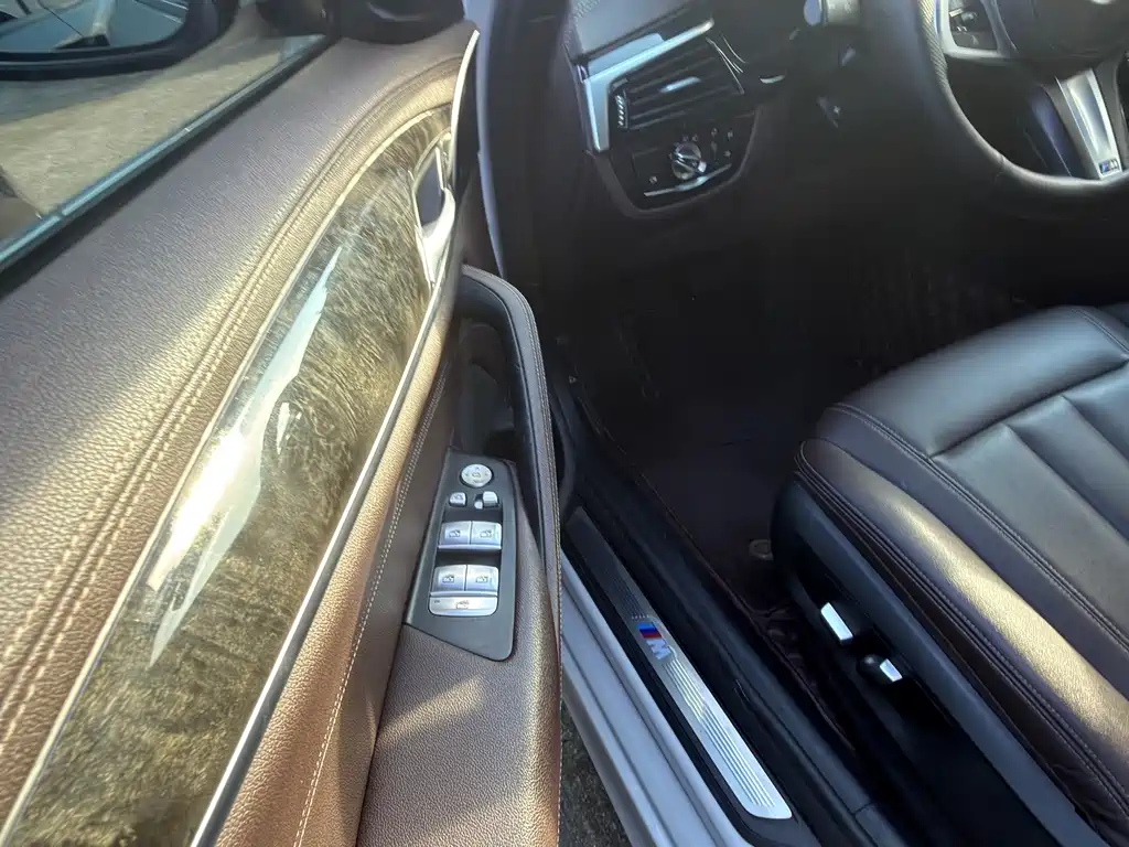 BMW 5 Series — миниатюра 5