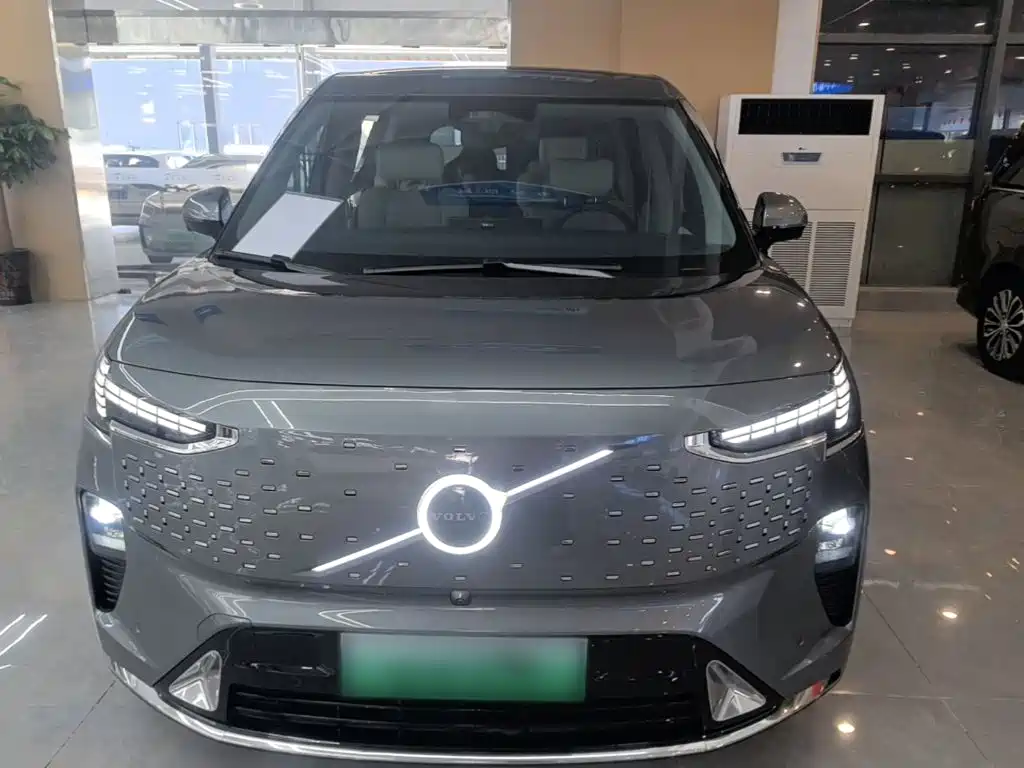 Volvo EM90 — миниатюра 3