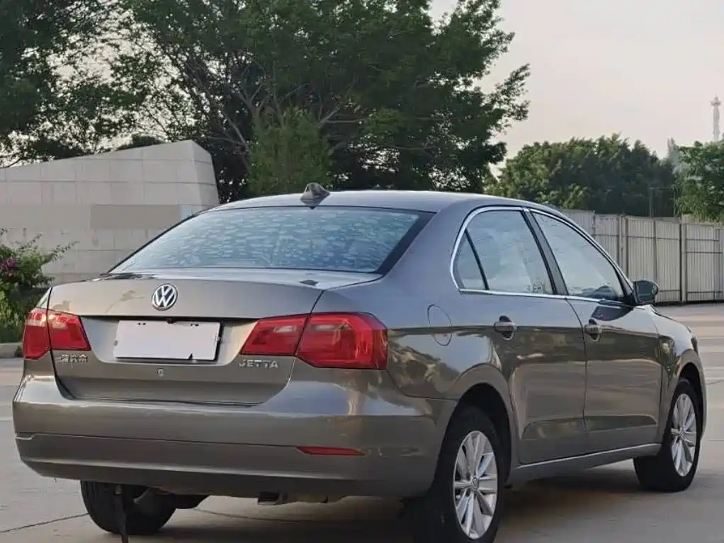 Volkswagen Jetta — миниатюра 6