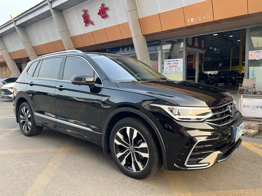 VOLKSWAGEN TIGUAN L