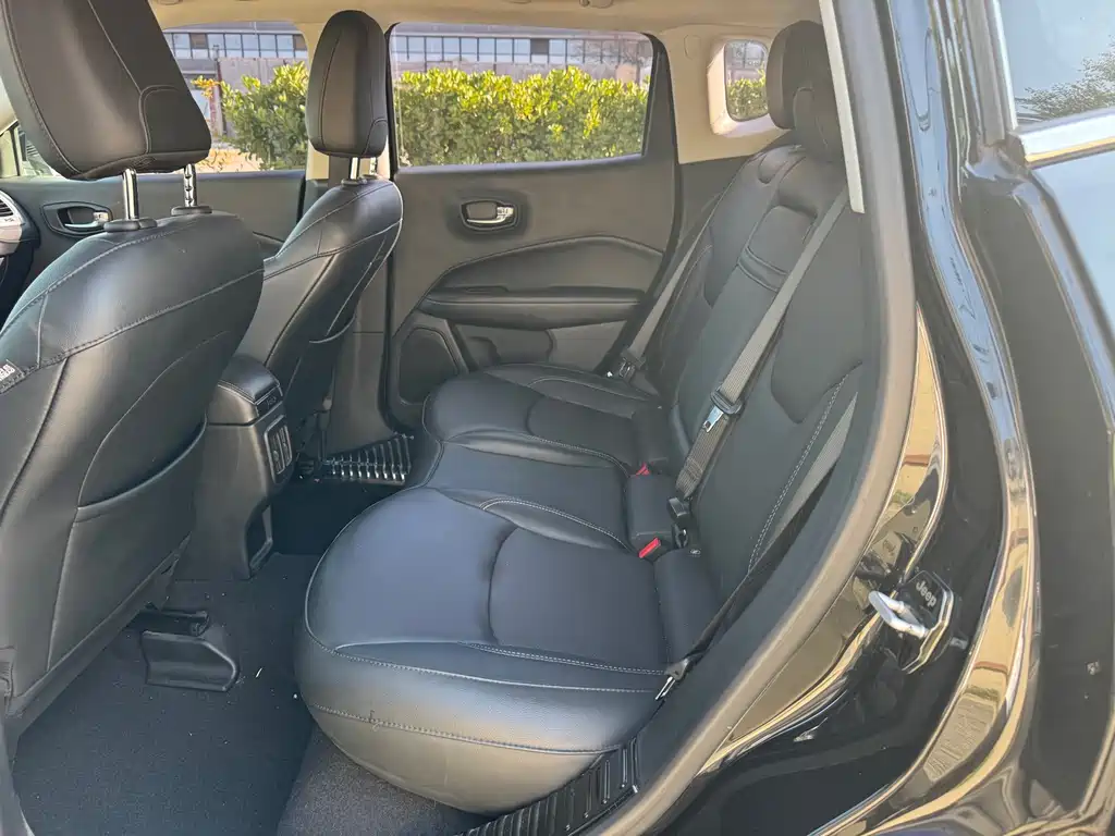Jeep Compass — миниатюра 8