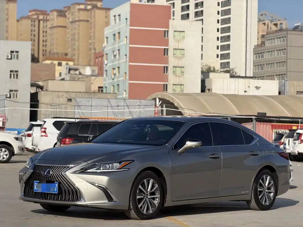 Lexus ES 2018 300h V