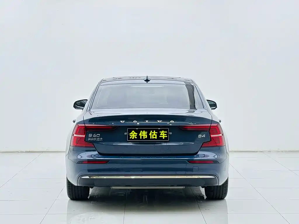 Volvo S60 2023 B4 Luxury