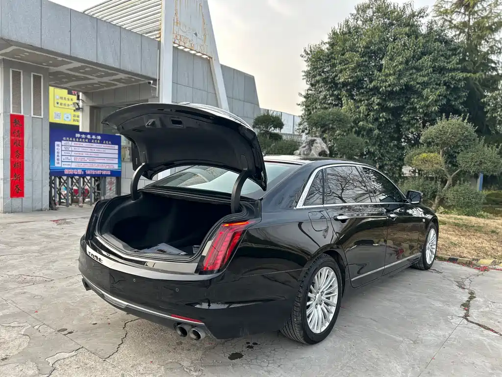 CADILLAC CT6