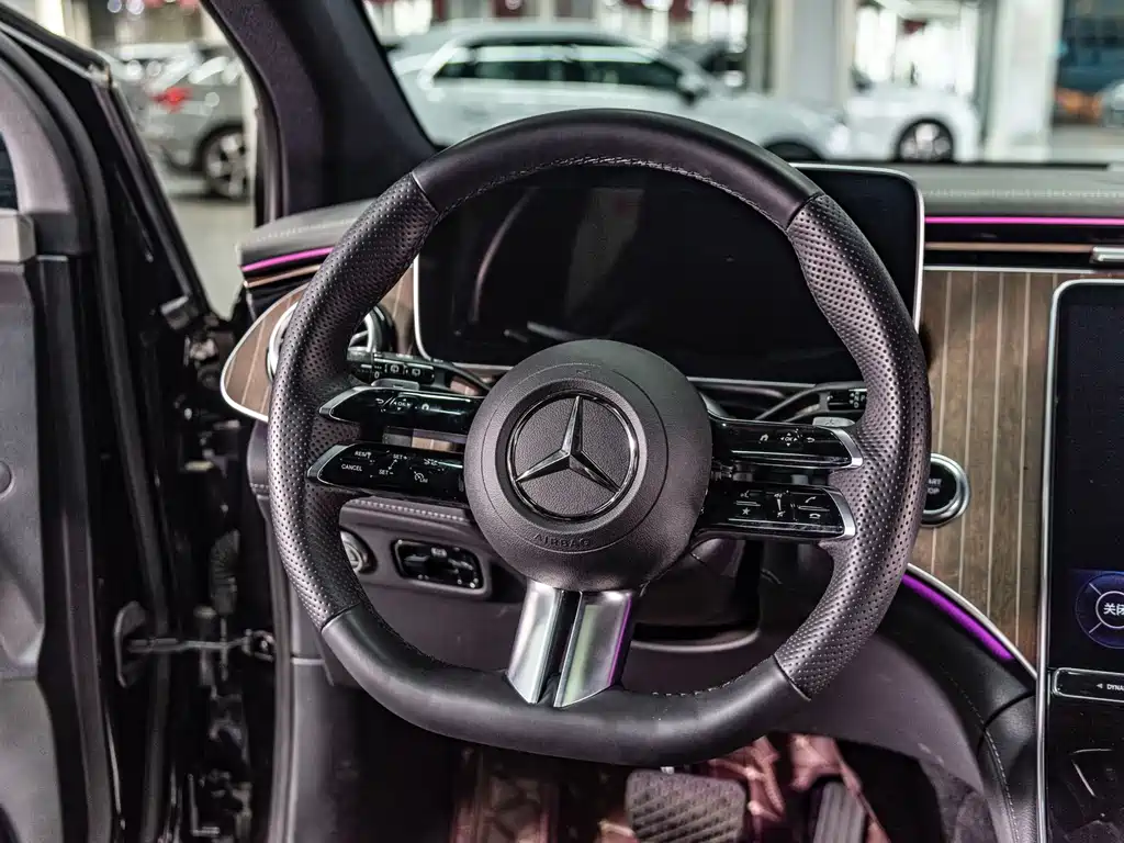 MERCEDES-BENZ EQE SUV