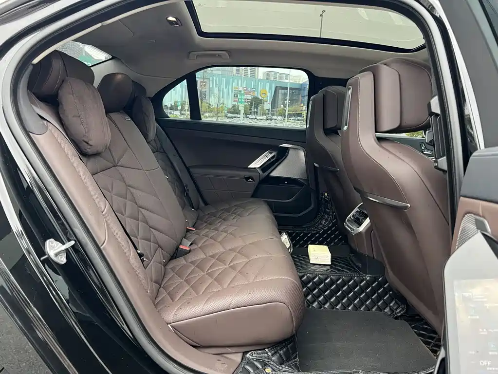 BMW i7 — миниатюра 13
