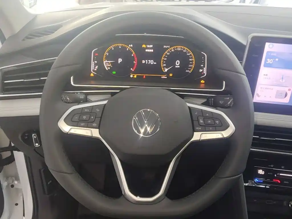 Volkswagen Tiguan L — миниатюра 11