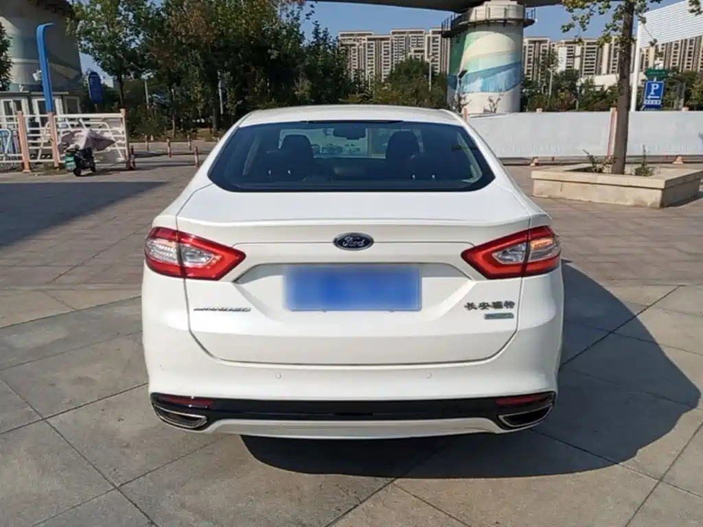 Ford Mondeo — миниатюра 6