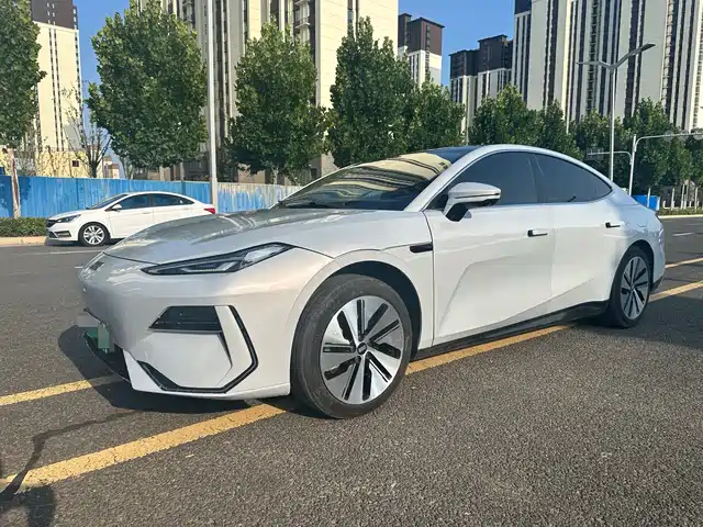 2025 Geely Galaxy E8