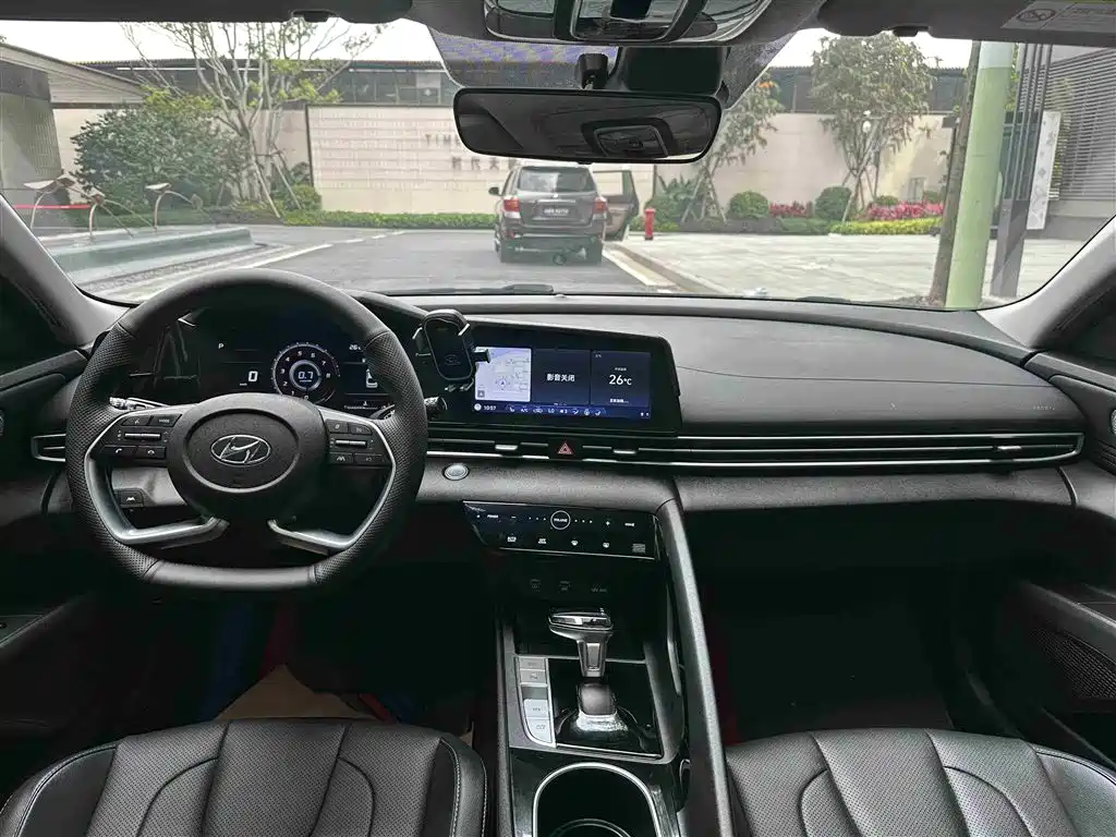Hyundai Elantra 2021 1.5L CVT LUX Luxury