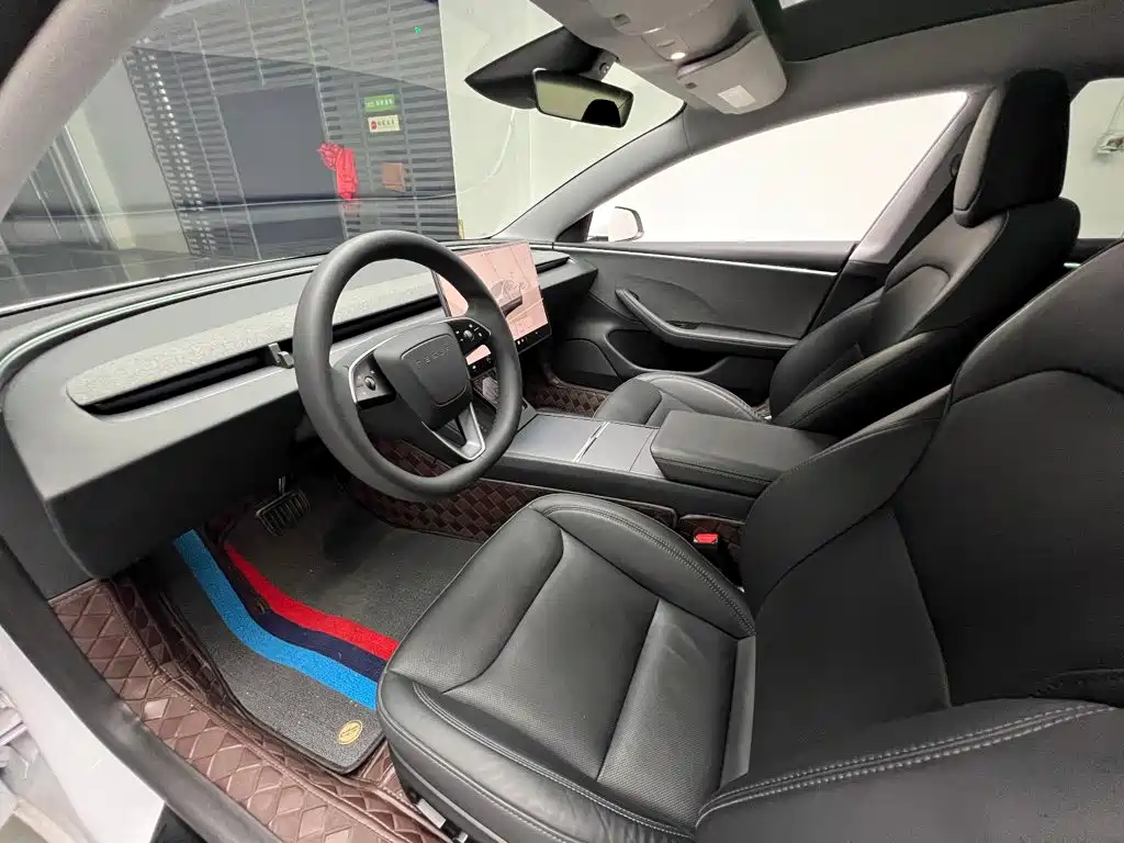 Tesla Model 3 — миниатюра 3