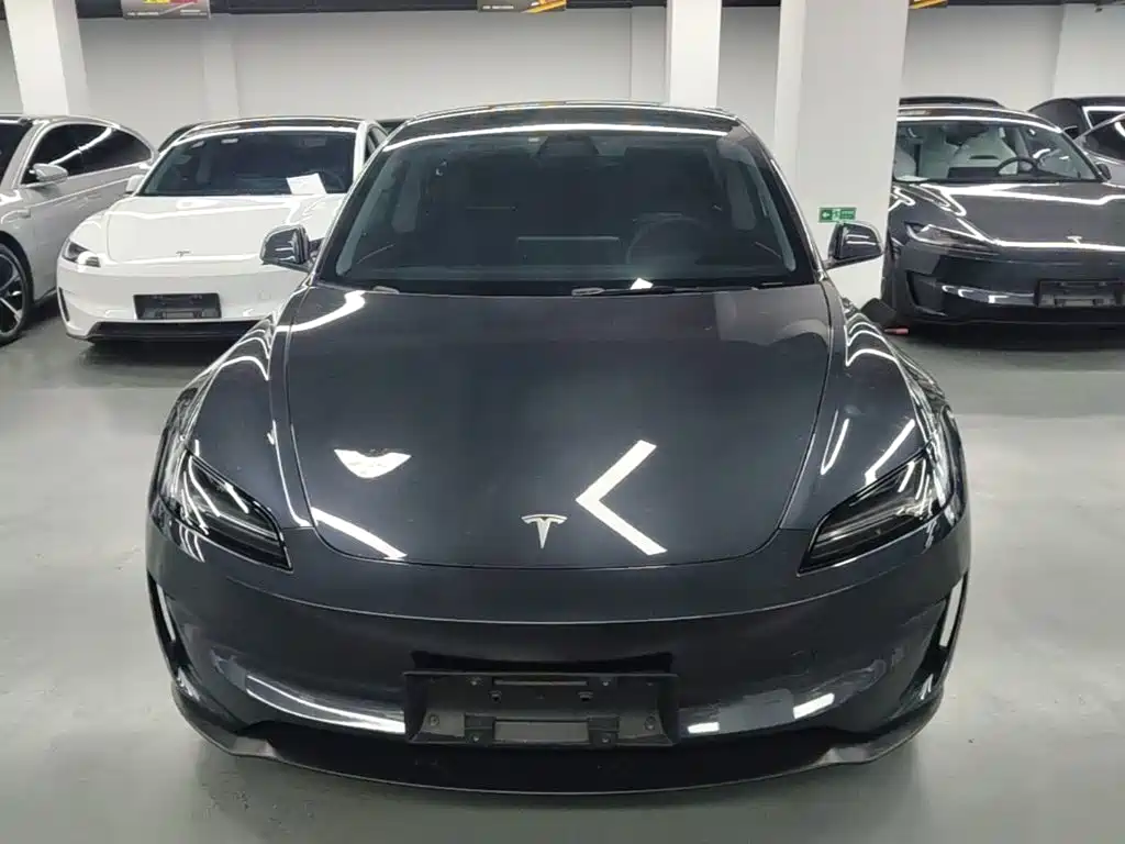 Tesla Model 3 — миниатюра 3