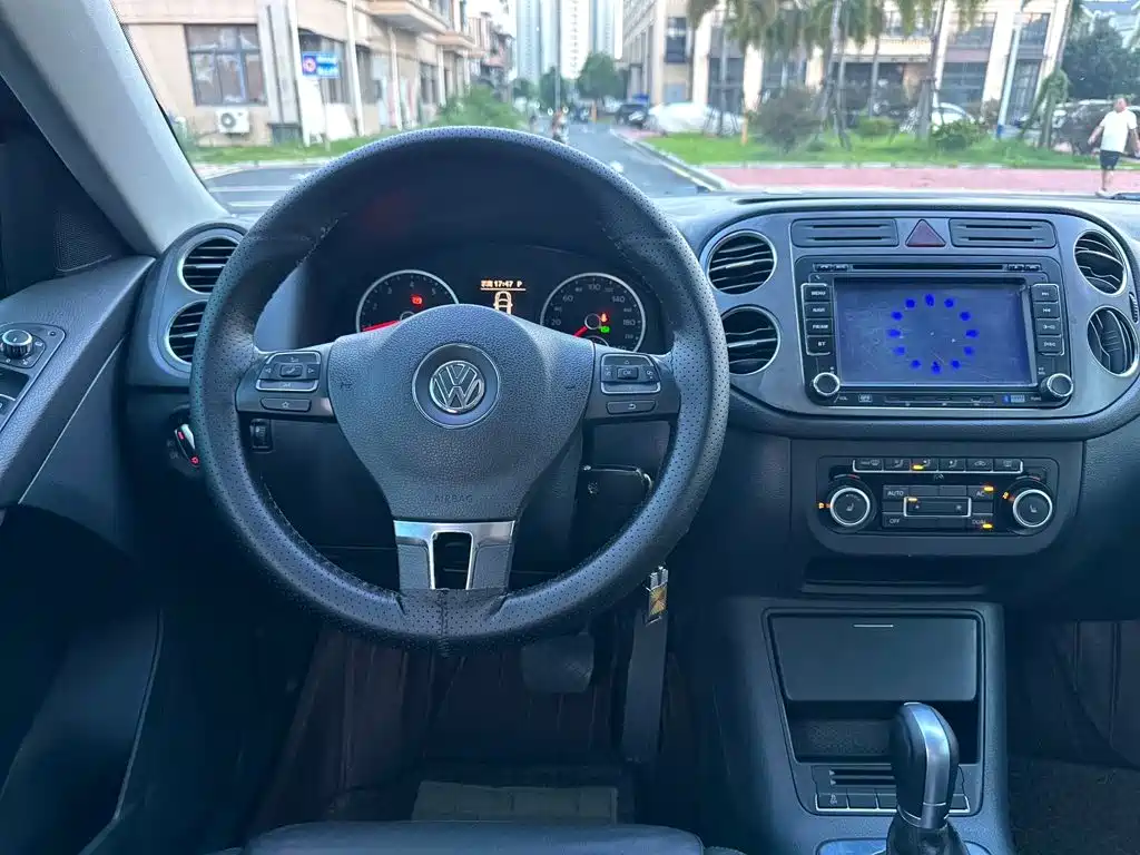 Volkswagen Tiguan — миниатюра 8