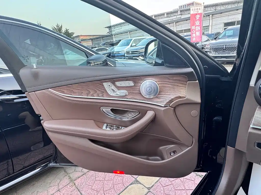 Mercedes-Benz E-Class — миниатюра 4