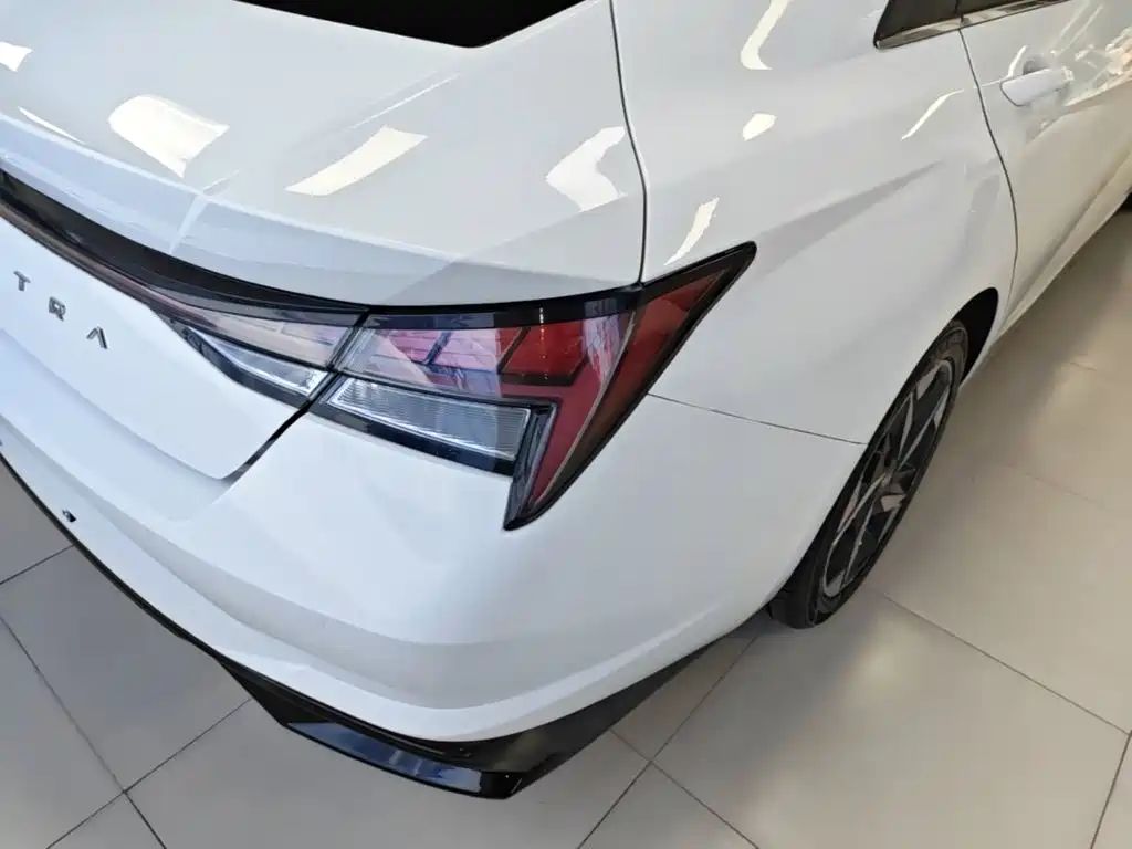 Hyundai Elantra — миниатюра 8