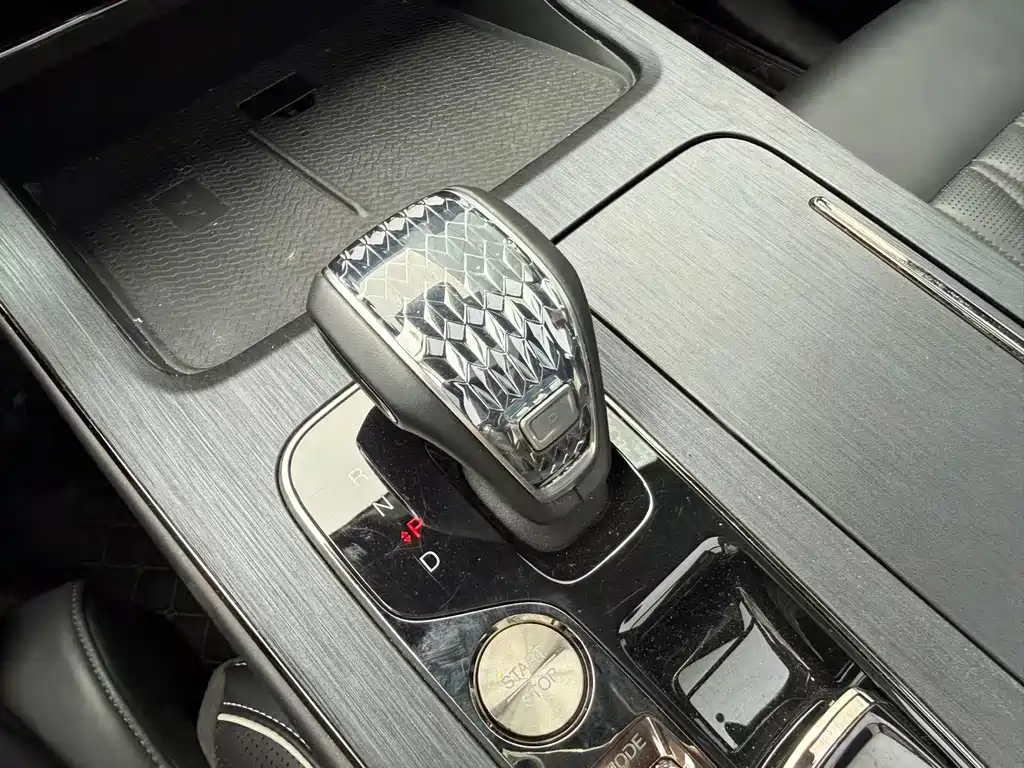 GAC GS8 2022 2.0TM Luxury （ мест）