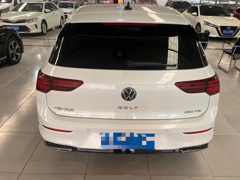 VOLKSWAGEN GOLF