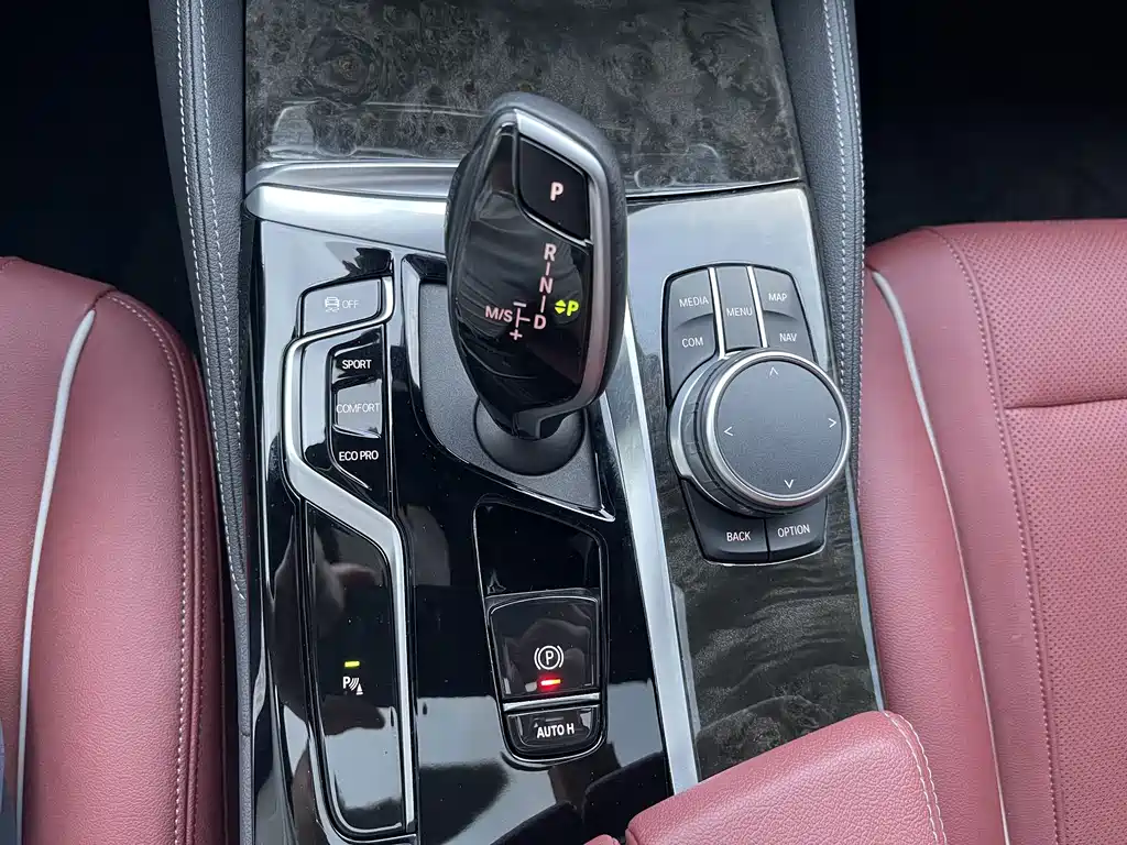 BMW 5 Series — миниатюра 17