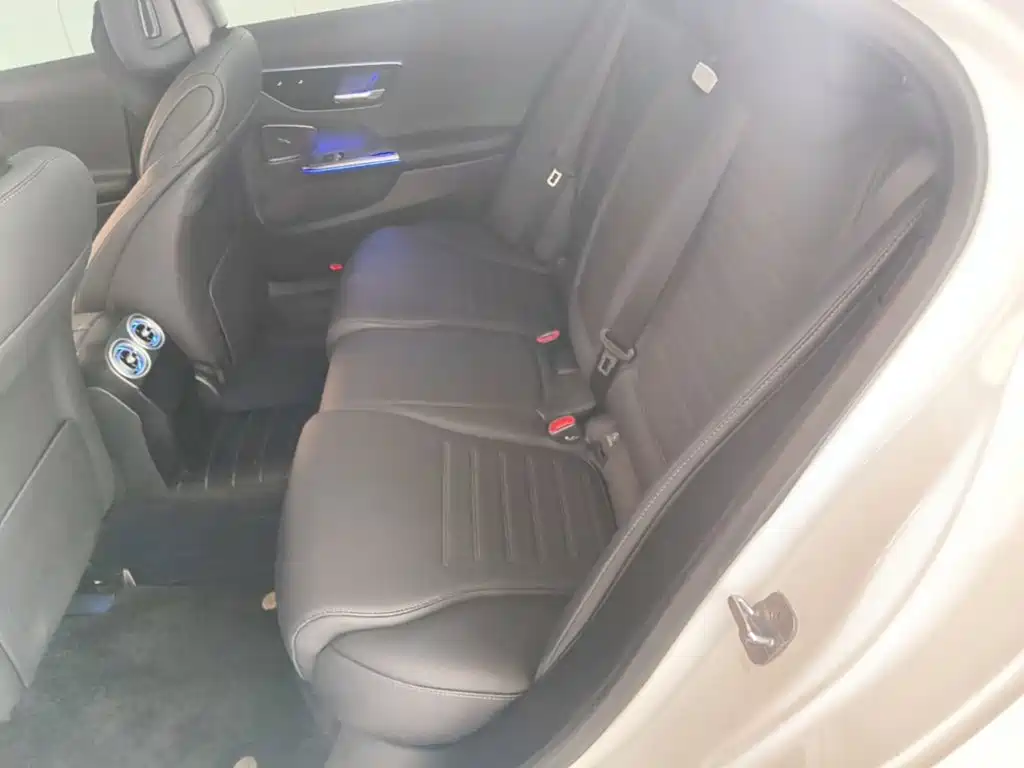 Mercedes-Benz C-Class — миниатюра 17