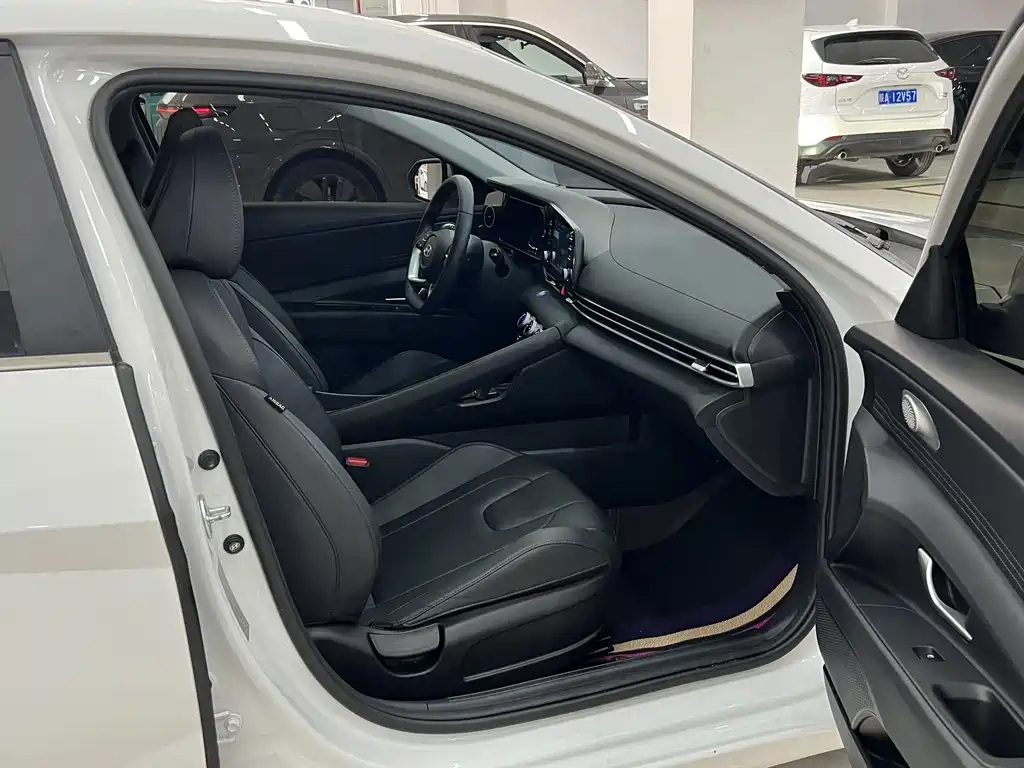 Hyundai Elantra — миниатюра 4