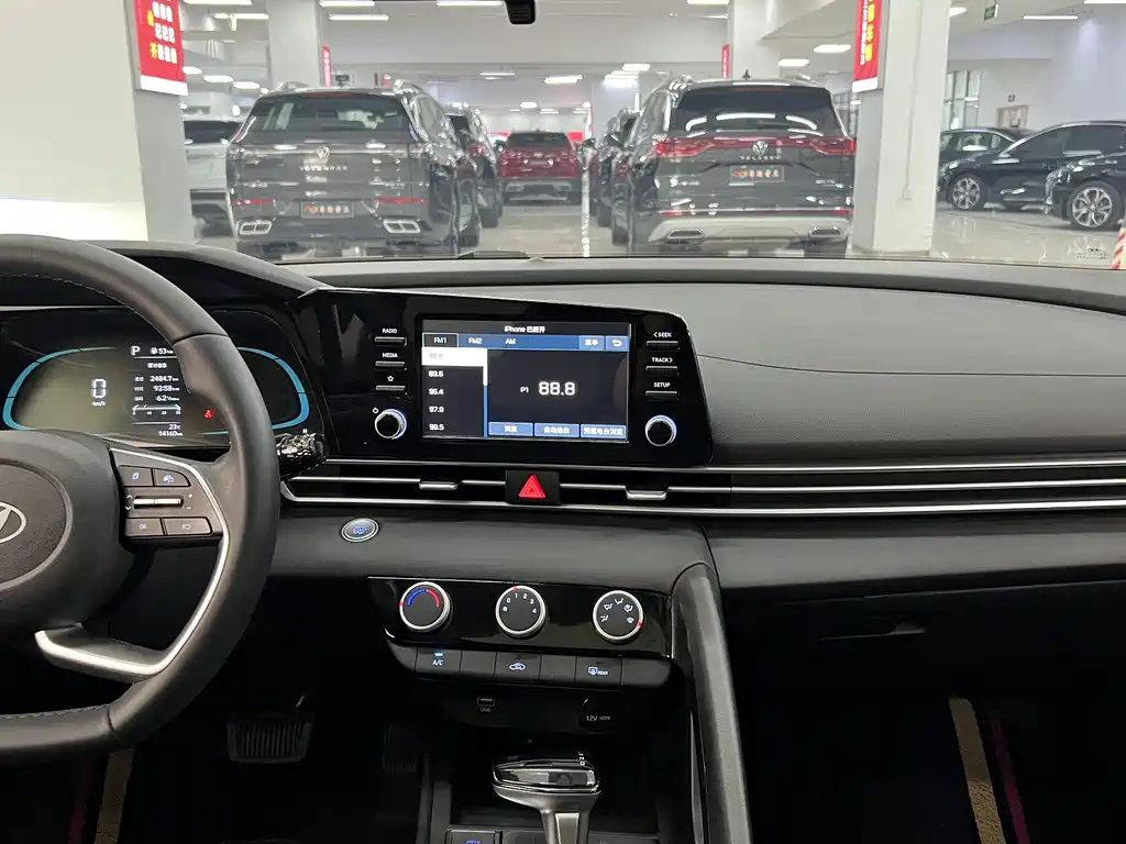 Hyundai Elantra — миниатюра 6