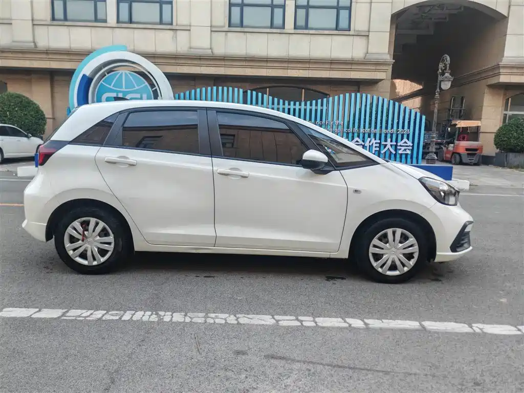 Honda Fit — миниатюра 8