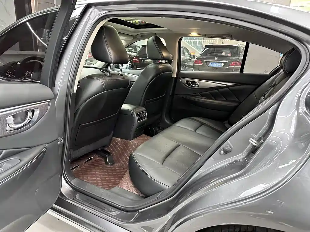 INFINITI Q50L