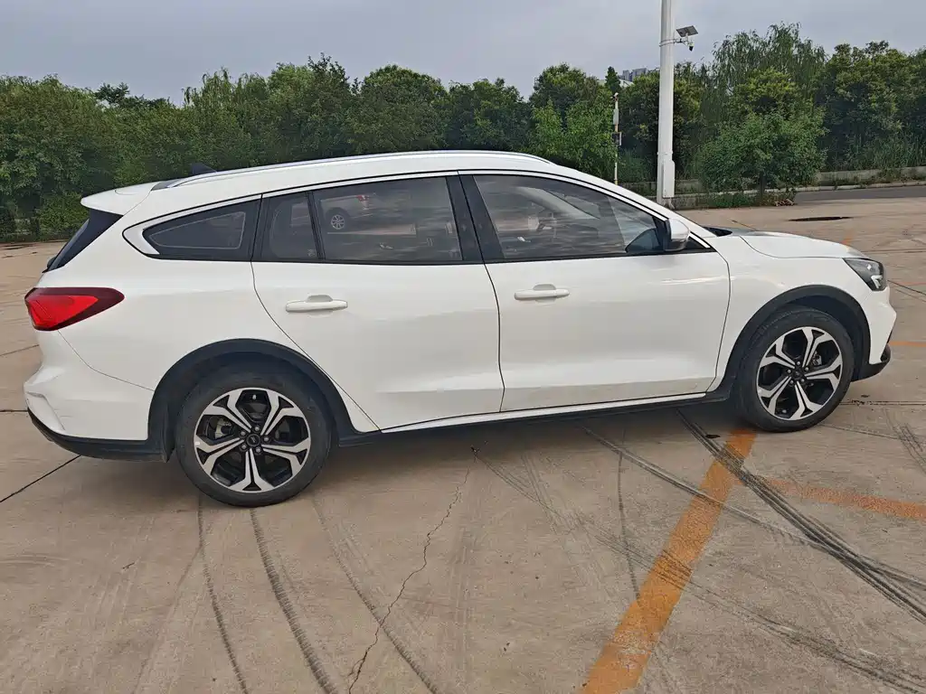 Ford Focus 2021 EcoBoost 180 AT