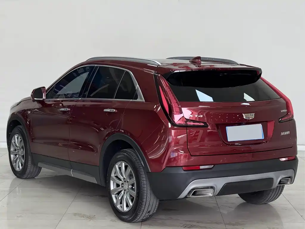 CADILLAC XT4