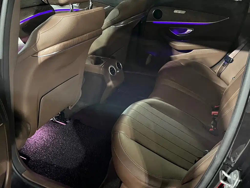 Mercedes-Benz E-Class — миниатюра 11