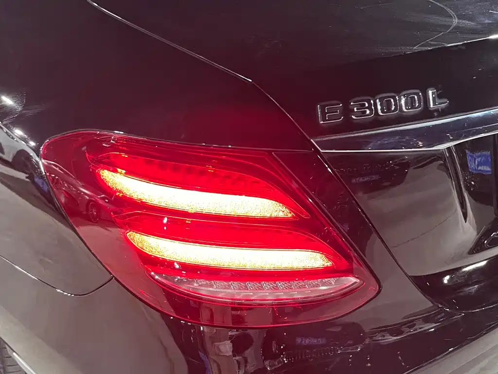 Mercedes-Benz E-Class — миниатюра 5