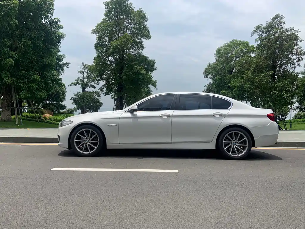 BMW 5 Series — миниатюра 3