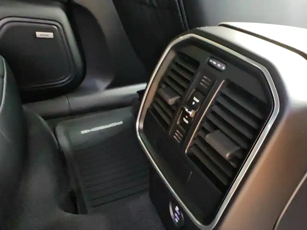 Porsche Macan — миниатюра 25
