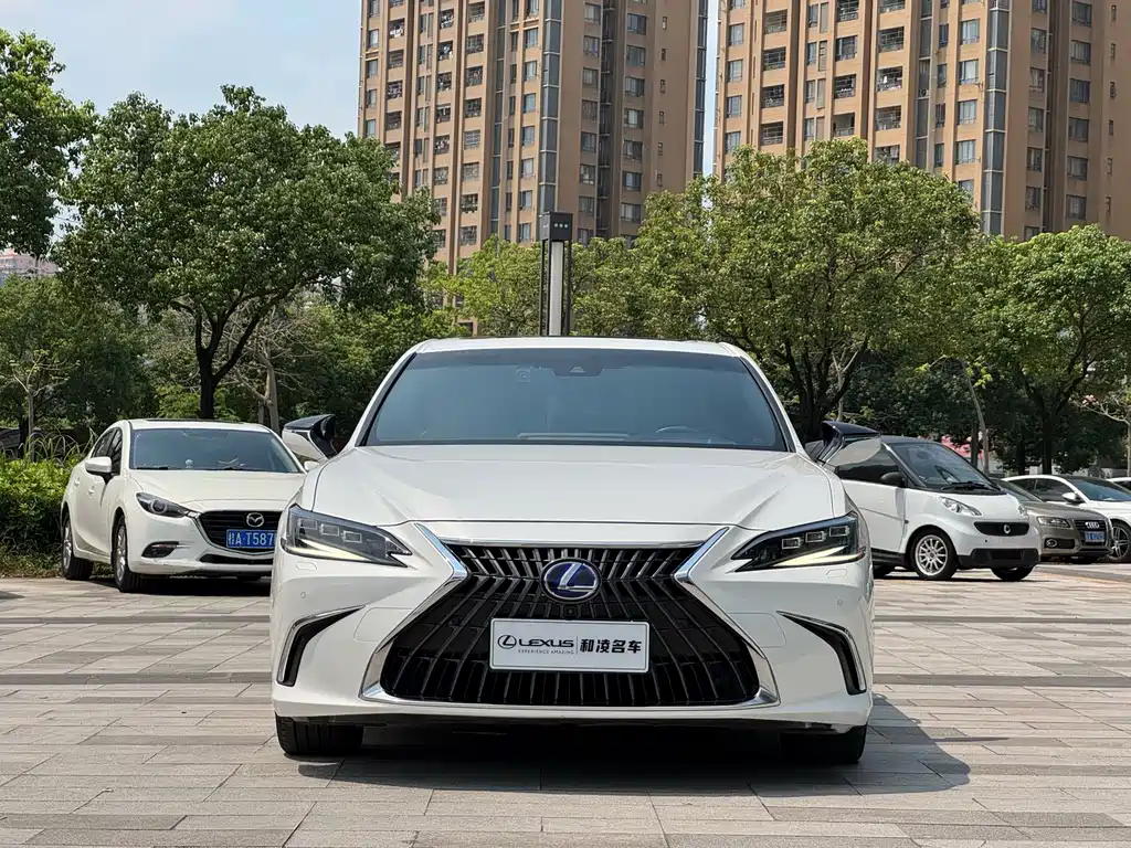Lexus ES — миниатюра 2