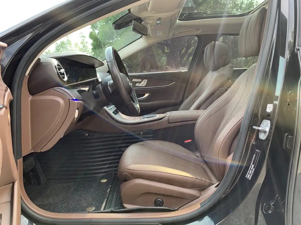 Mercedes-Benz E-Class — миниатюра 4