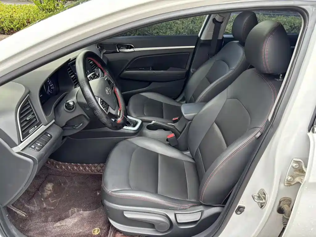 Hyundai Elantra — миниатюра 11