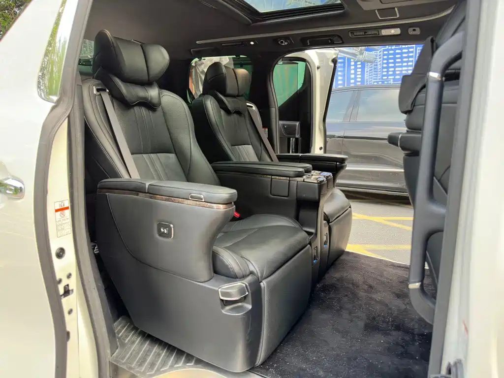 Toyota Vellfire — миниатюра 12