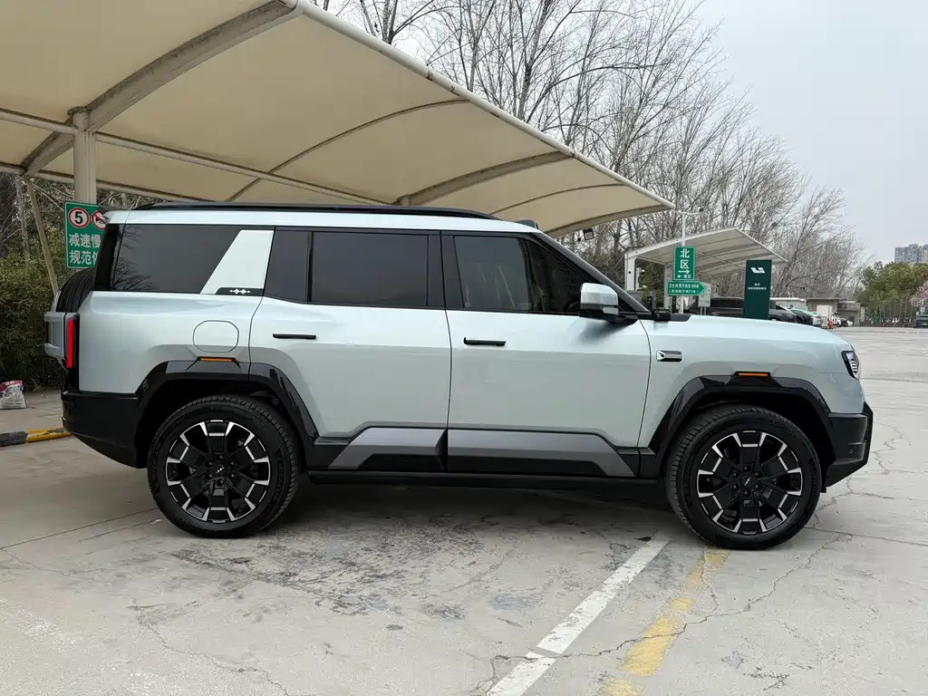 Fangchengbao Leopard 8 8 2025 Flagship 6 мест