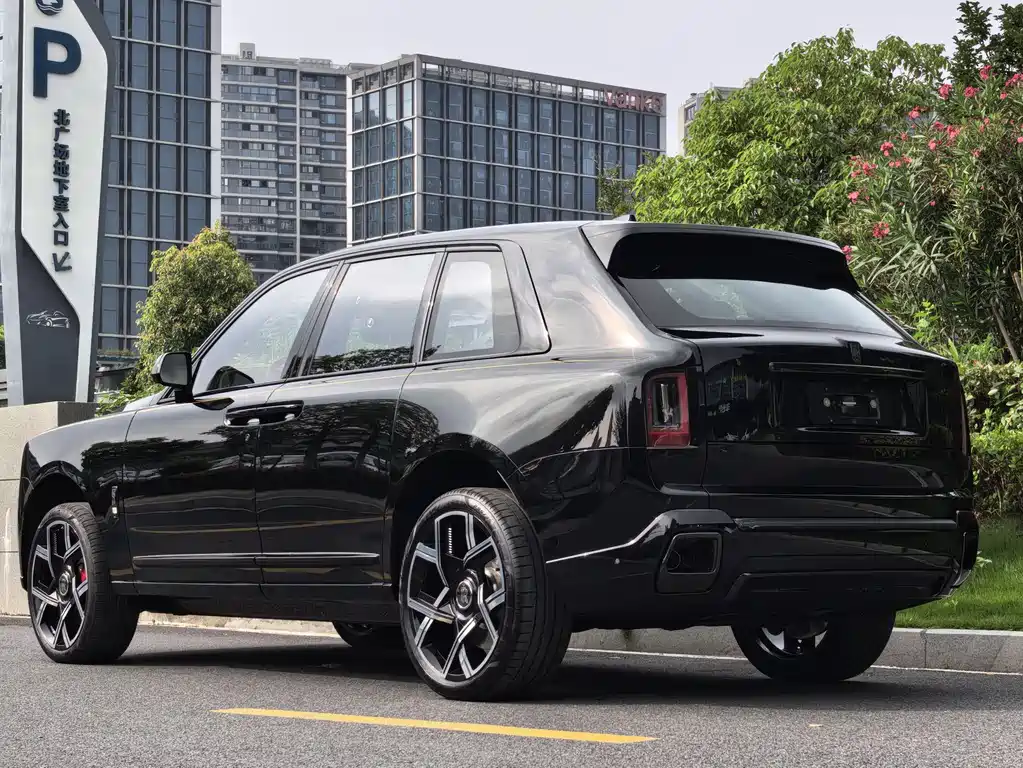 Rolls-Royce Cullinan 2025 Black Badge