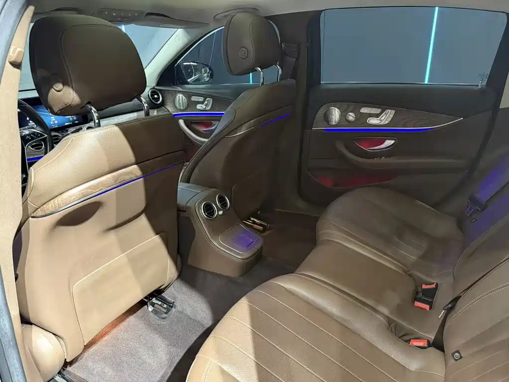 Mercedes-Benz E-Class — миниатюра 10