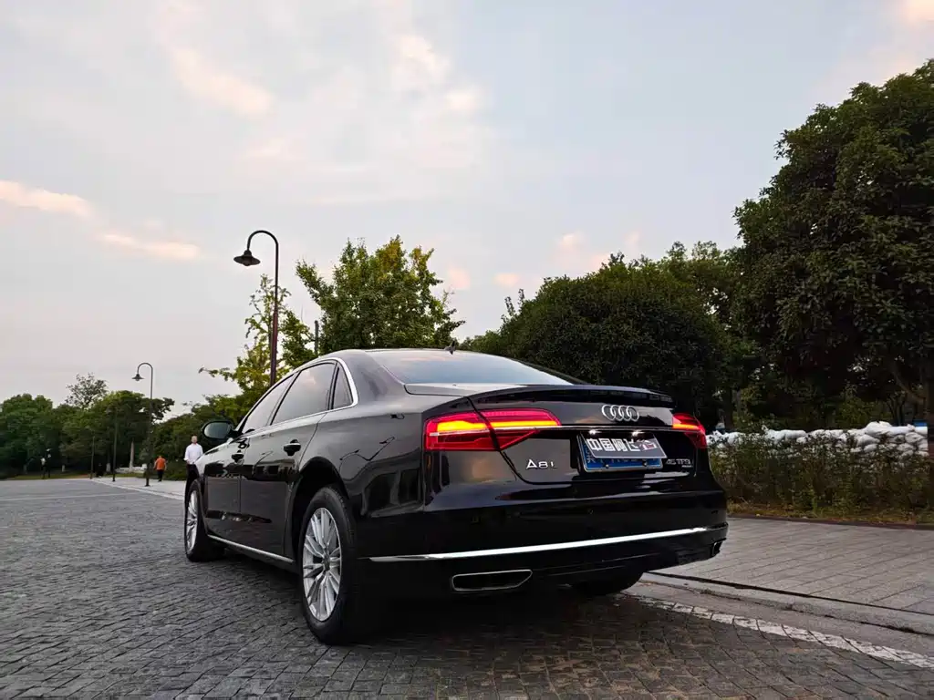 Audi A8 — миниатюра 5