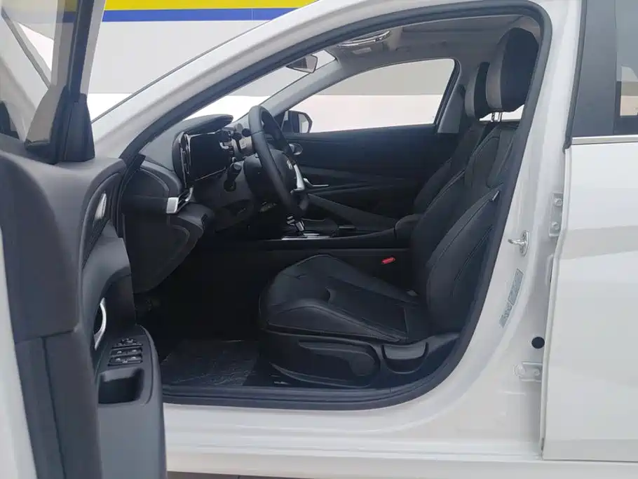 Hyundai Elantra — миниатюра 9